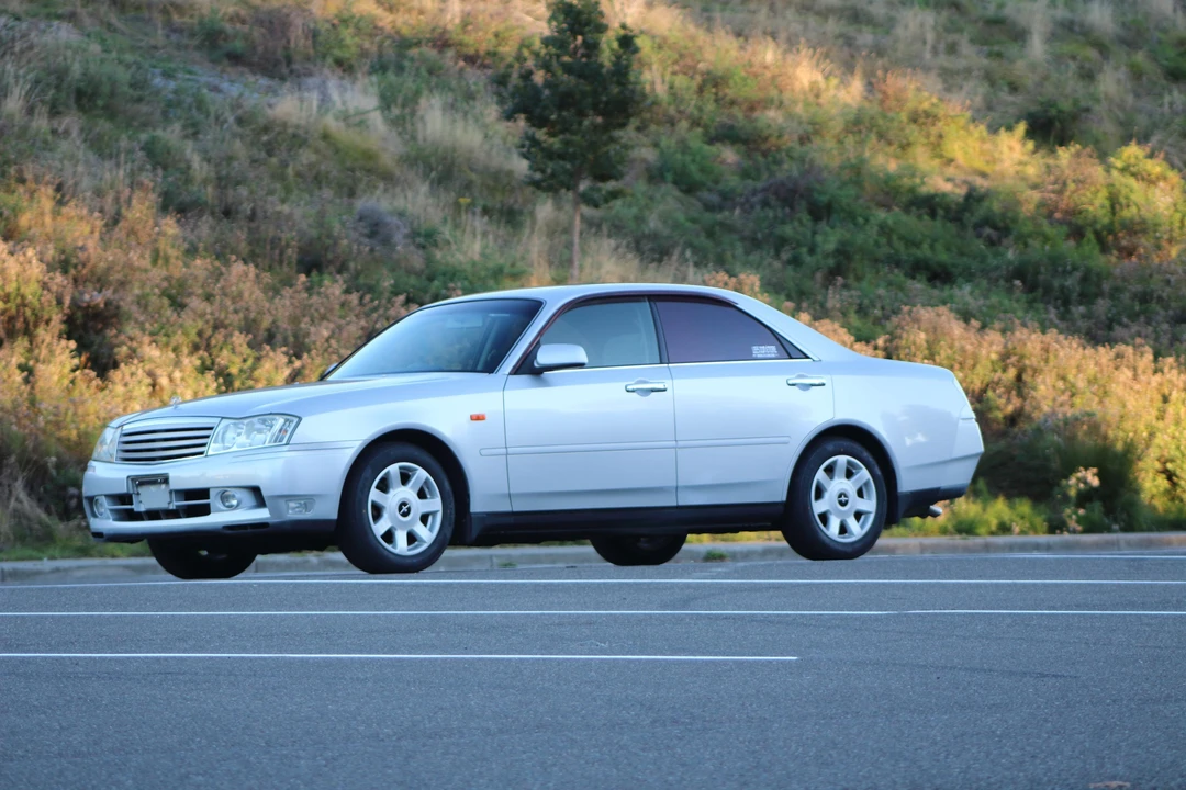 1999 Nissan Gloria 10th Gen - Image 10 of 21