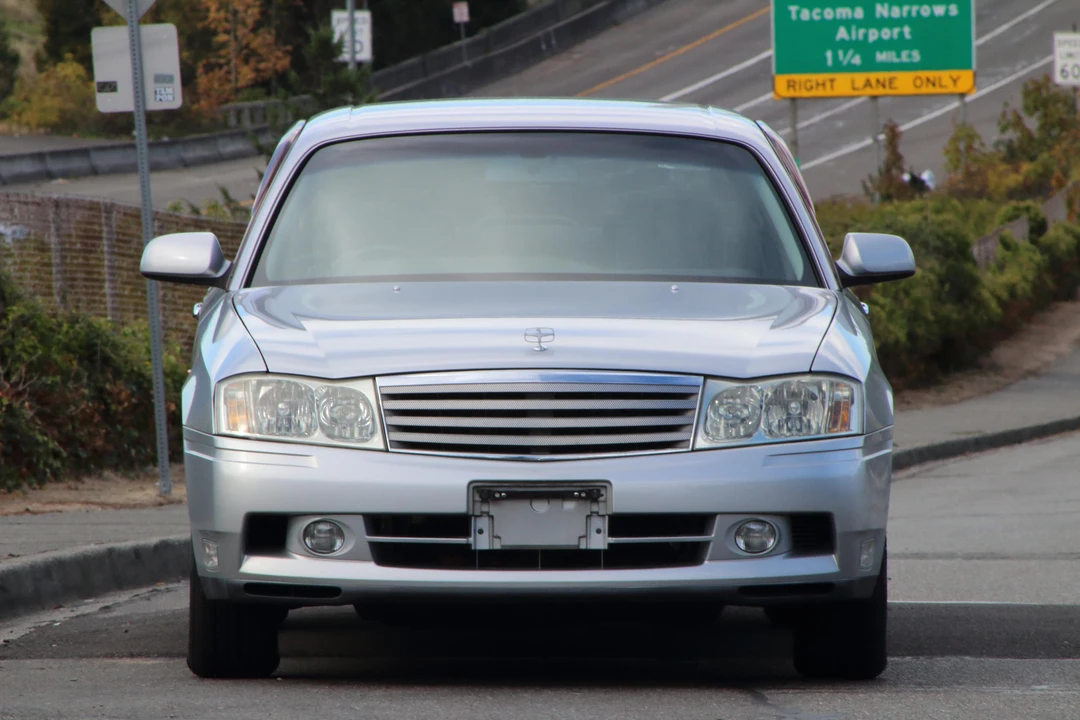 1999 Nissan Gloria 10th Gen - Image 6 of 21