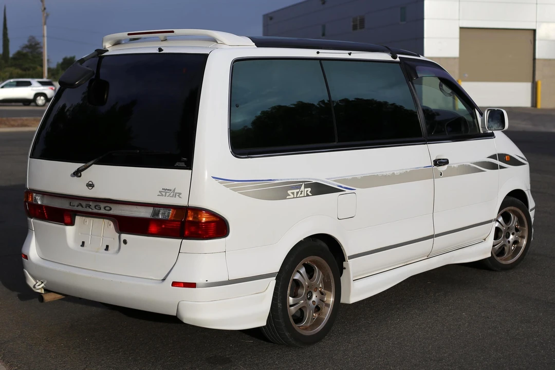 1999 Nissan Largo 1st Gen - Image 4 of 5