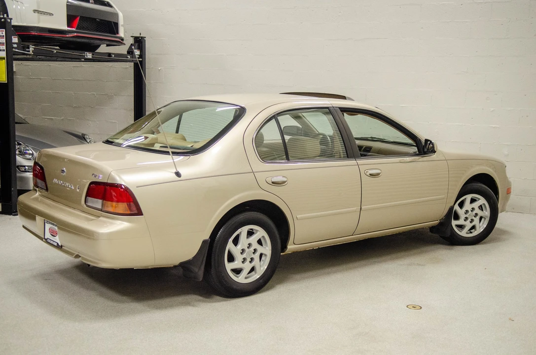 1999 Nissan Maxima 4th Gen - Image 13 of 31