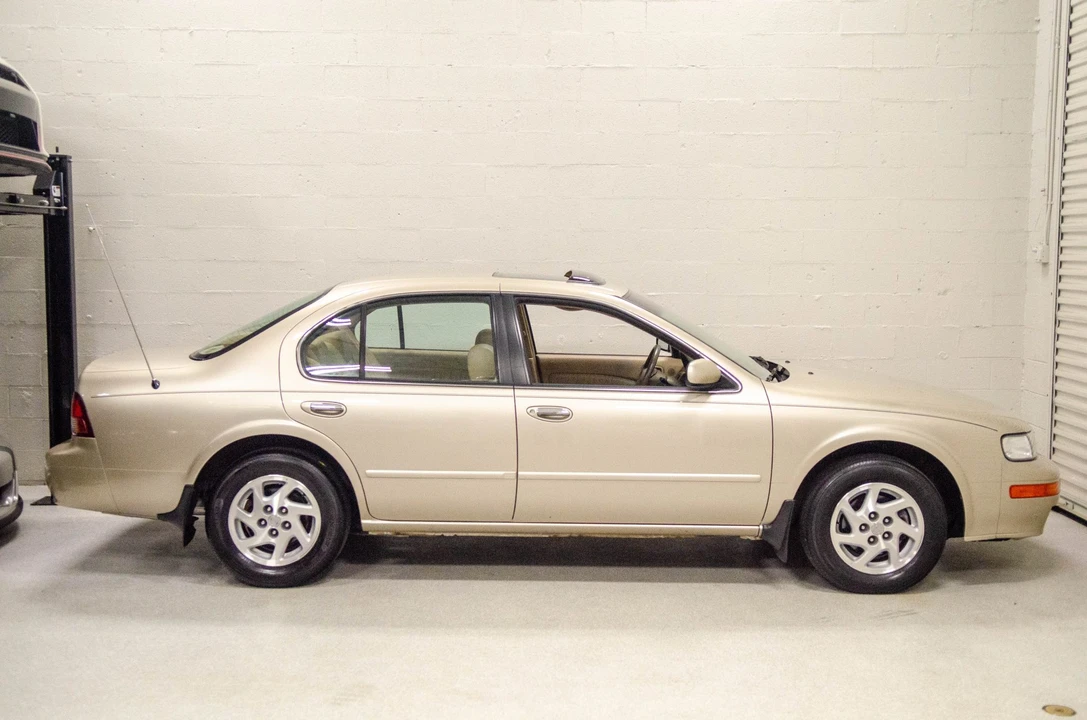 1999 Nissan Maxima 4th Gen - Image 12 of 31