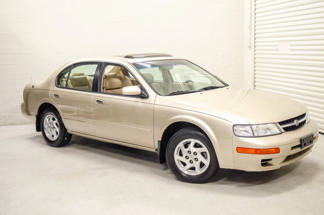 1999 Nissan Maxima 4th Gen - Image 11 of 31