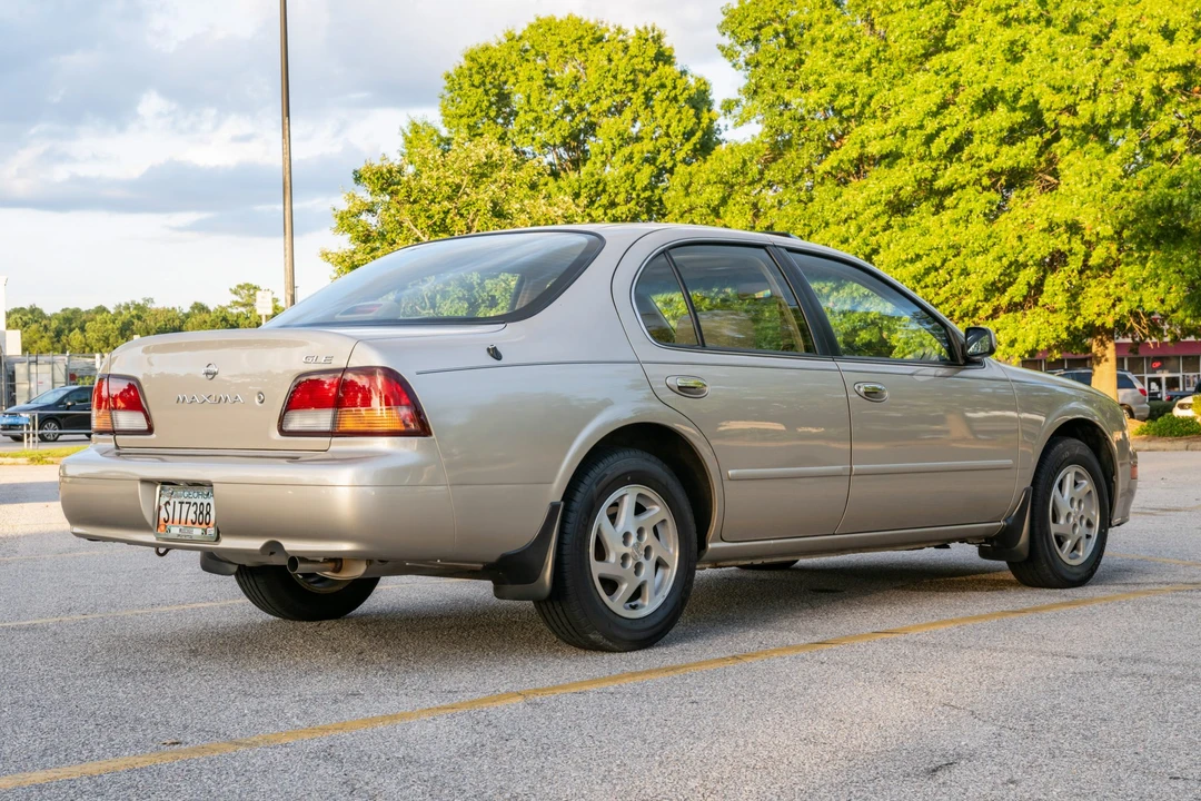1999 Nissan Maxima 4th Gen - Image 8 of 31