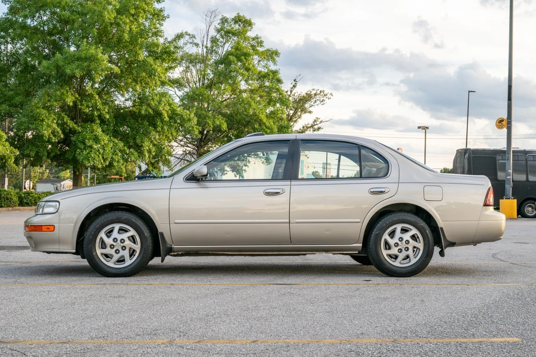 1999 Nissan Maxima 4th Gen - Image 3 of 31