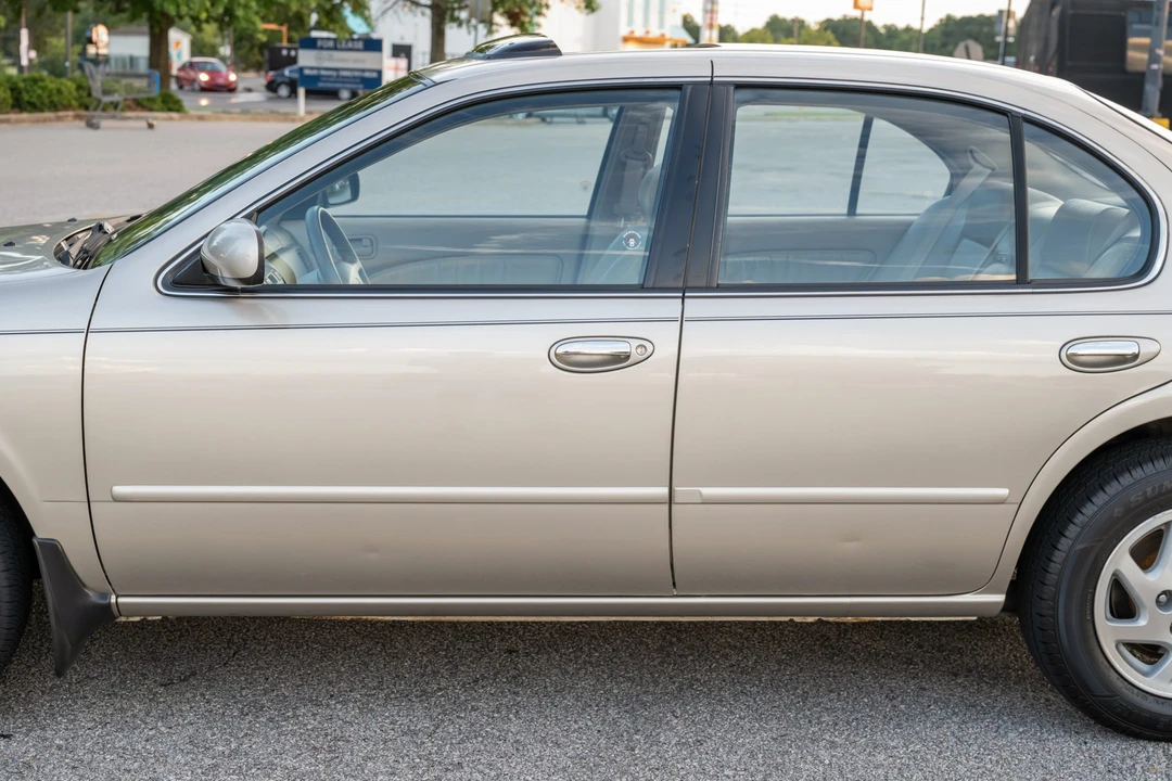 1999 Nissan Maxima 4th Gen - Image 13 of 31