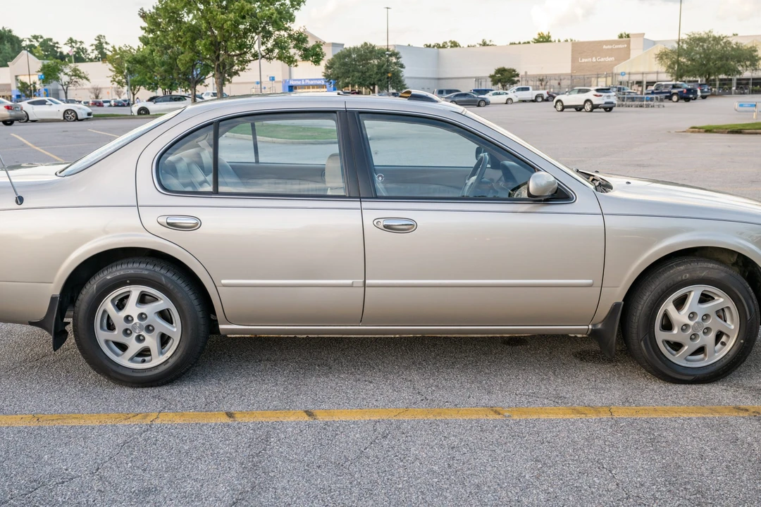 1999 Nissan Maxima 4th Gen - Image 14 of 31