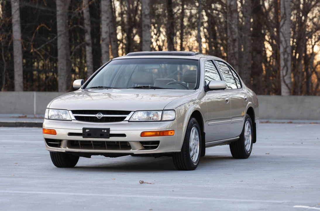1999 Nissan Maxima 4th Gen - Image 2 of 31