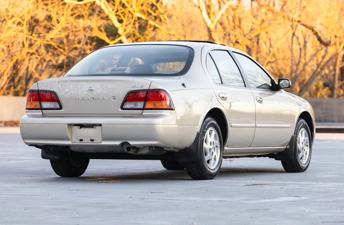 1999 Nissan Maxima 4th Gen - Image 13 of 31