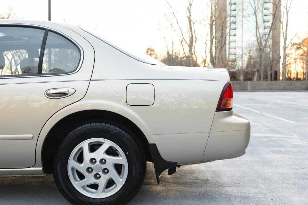 1999 Nissan Maxima 4th Gen - Image 28 of 31