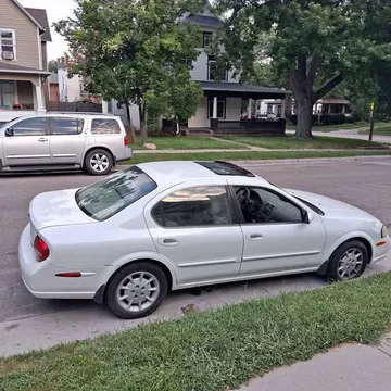 1999 Nissan Maxima GLE Sedan 4D