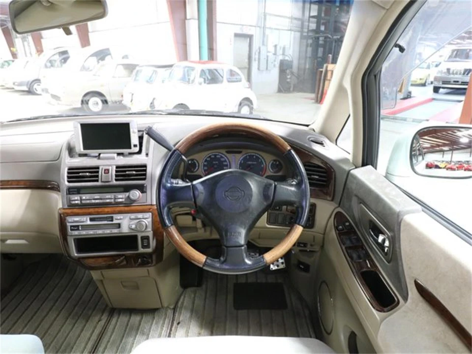 1999 Nissan - Image 10 of 31