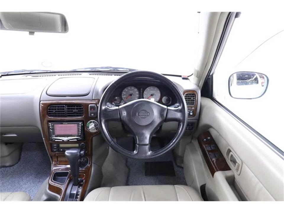 1999 Nissan Pathfinder 2nd Gen - Image 10 of 31