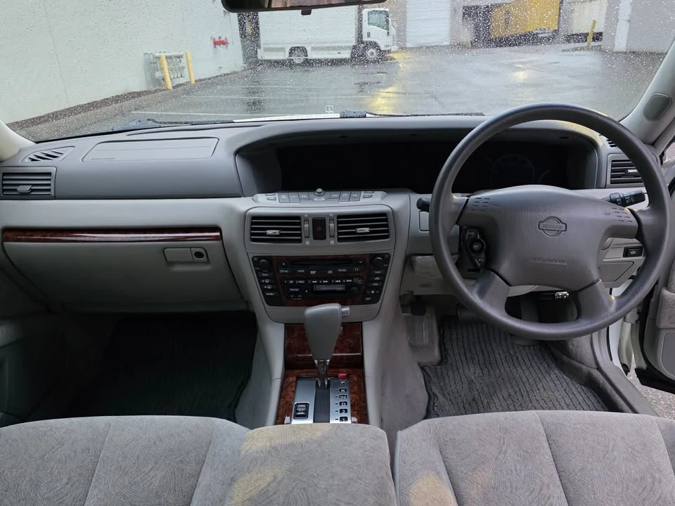 1999 Nissan Cedric - Image 10 of 14
