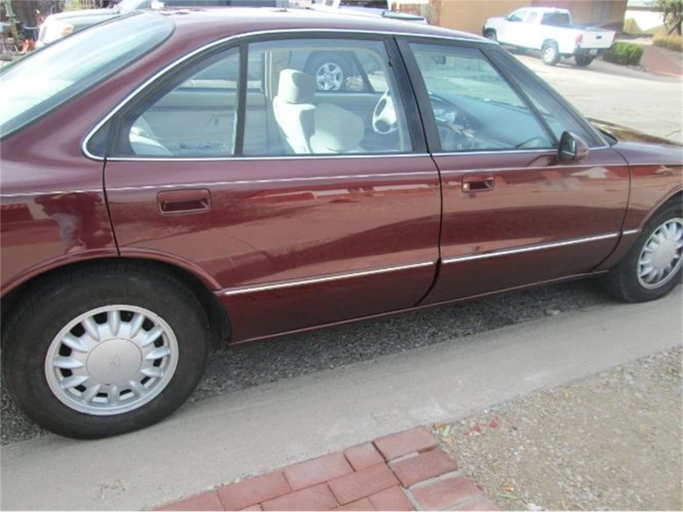 1999 Oldsmobile 88 - Image 16 of 18