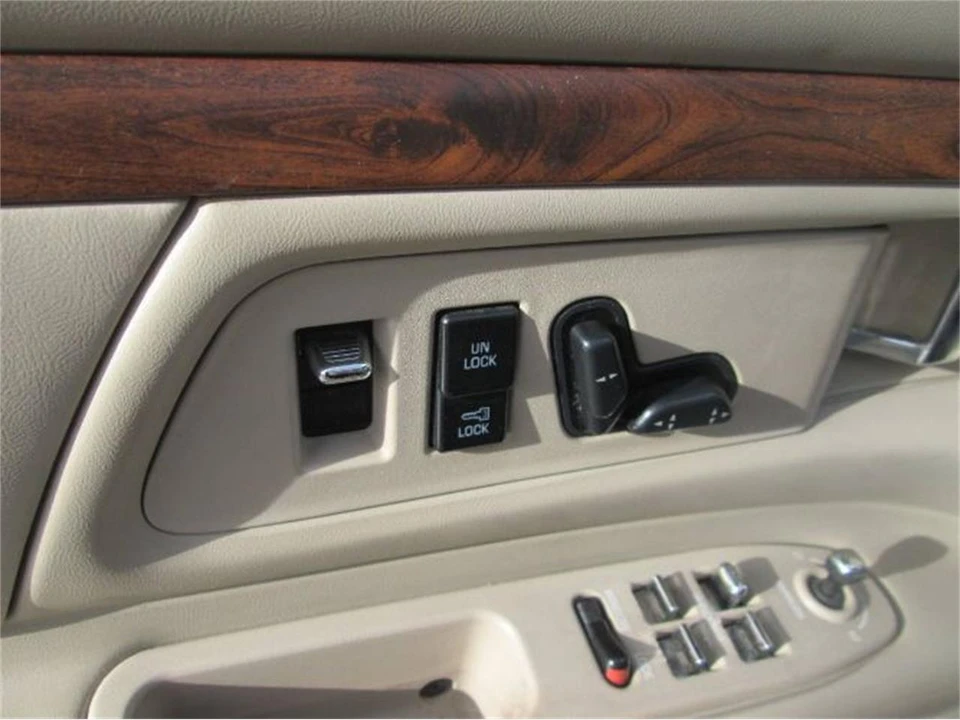 1999 Oldsmobile 88 - Image 11 of 18