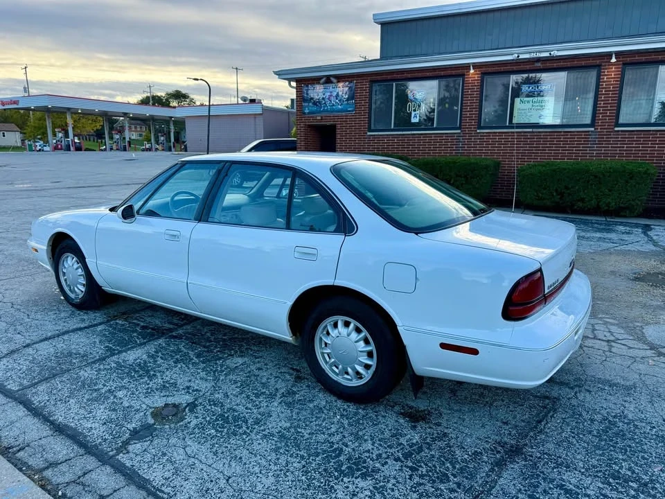 1999 Oldsmobile 88 - Image 3 of 12