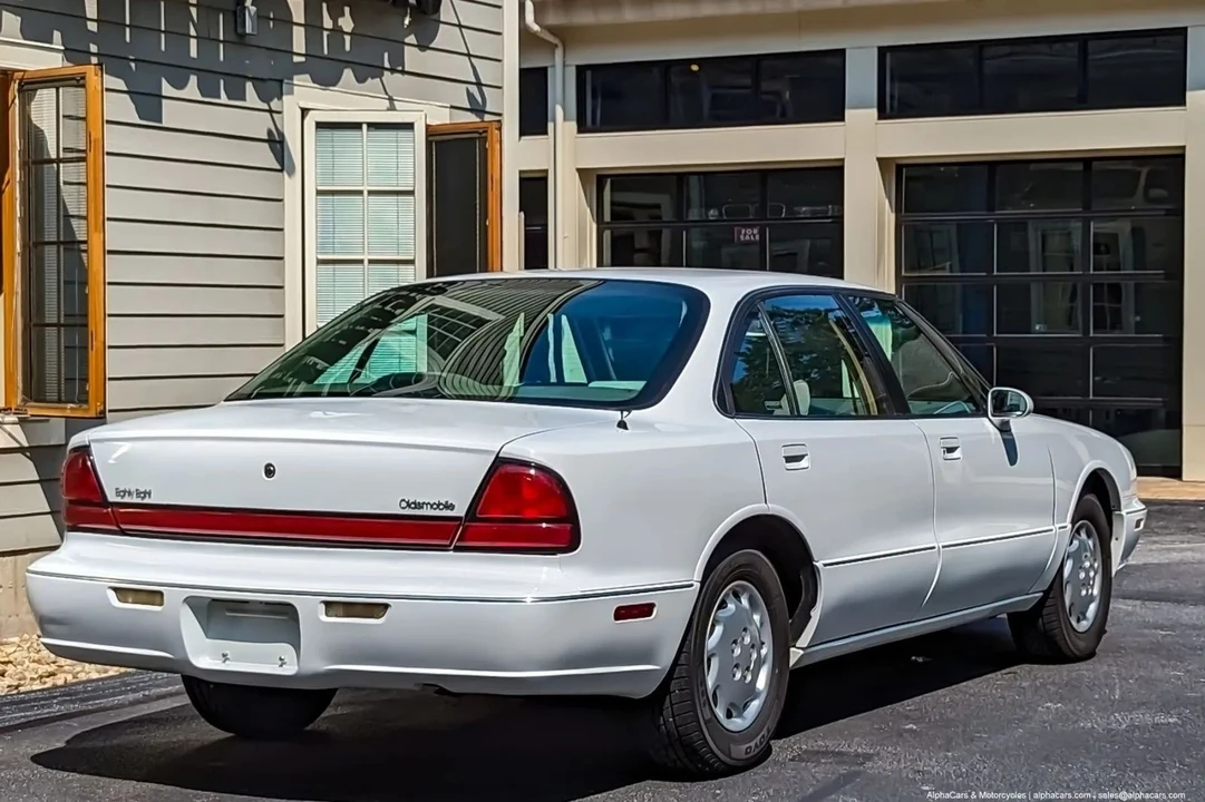 1999 Oldsmobile 88 - Image 7 of 21