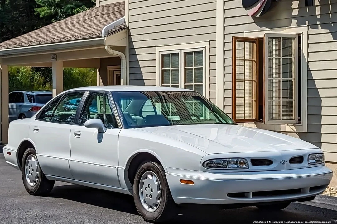 1999 Oldsmobile 88 - Image 9 of 21