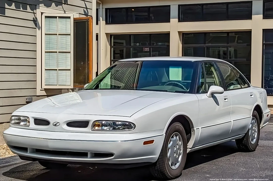 1999 Oldsmobile 88 - Image 3 of 21