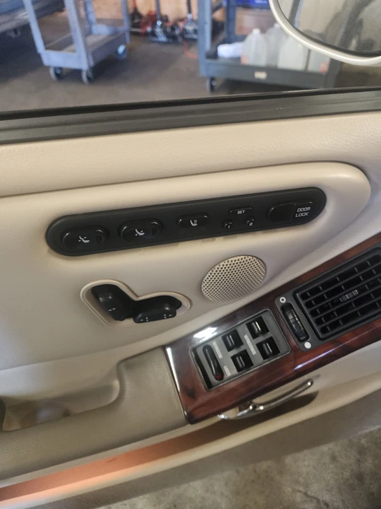 1999 Oldsmobile Aurora - Image 14 of 21