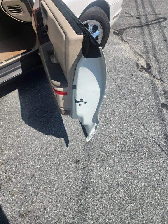 1999 Oldsmobile Aurora - Image 11 of 21