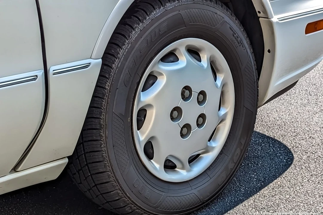 1999 Oldsmobile 88 - Image 20 of 21