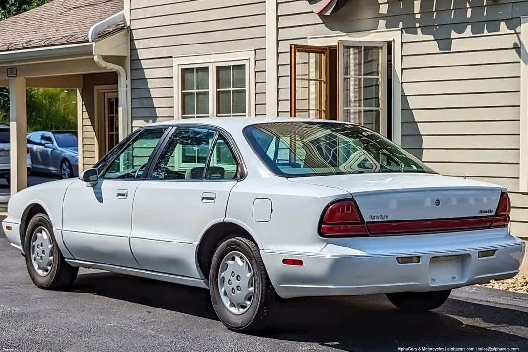 1999 Oldsmobile 88 - Image 5 of 21