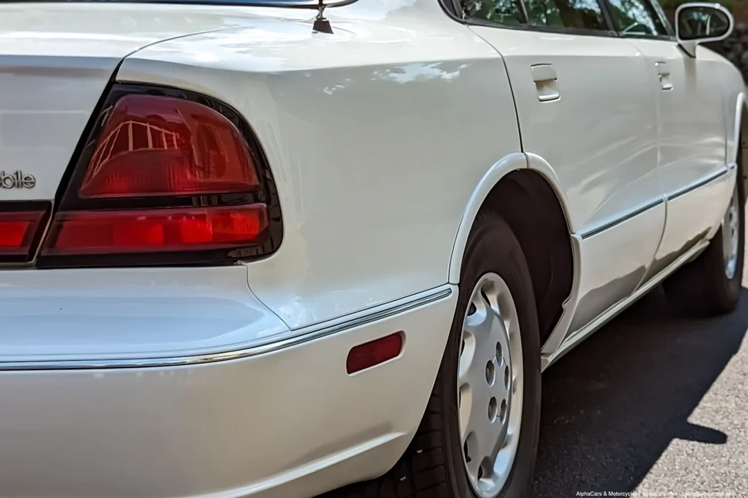 1999 Oldsmobile 88 - Image 12 of 21