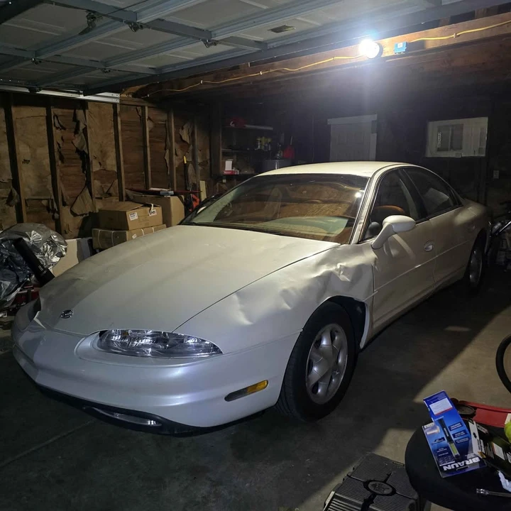 1999 Oldsmobile Aurora - Image 2 of 10