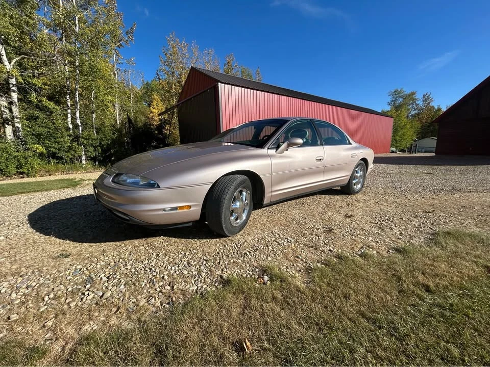 1999 Oldsmobile Aurora - Image 2 of 18