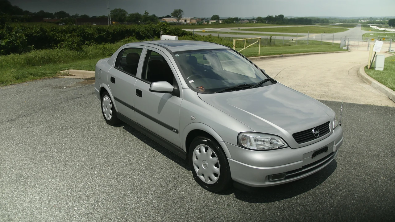 1999 Opel - Image 14 of 31