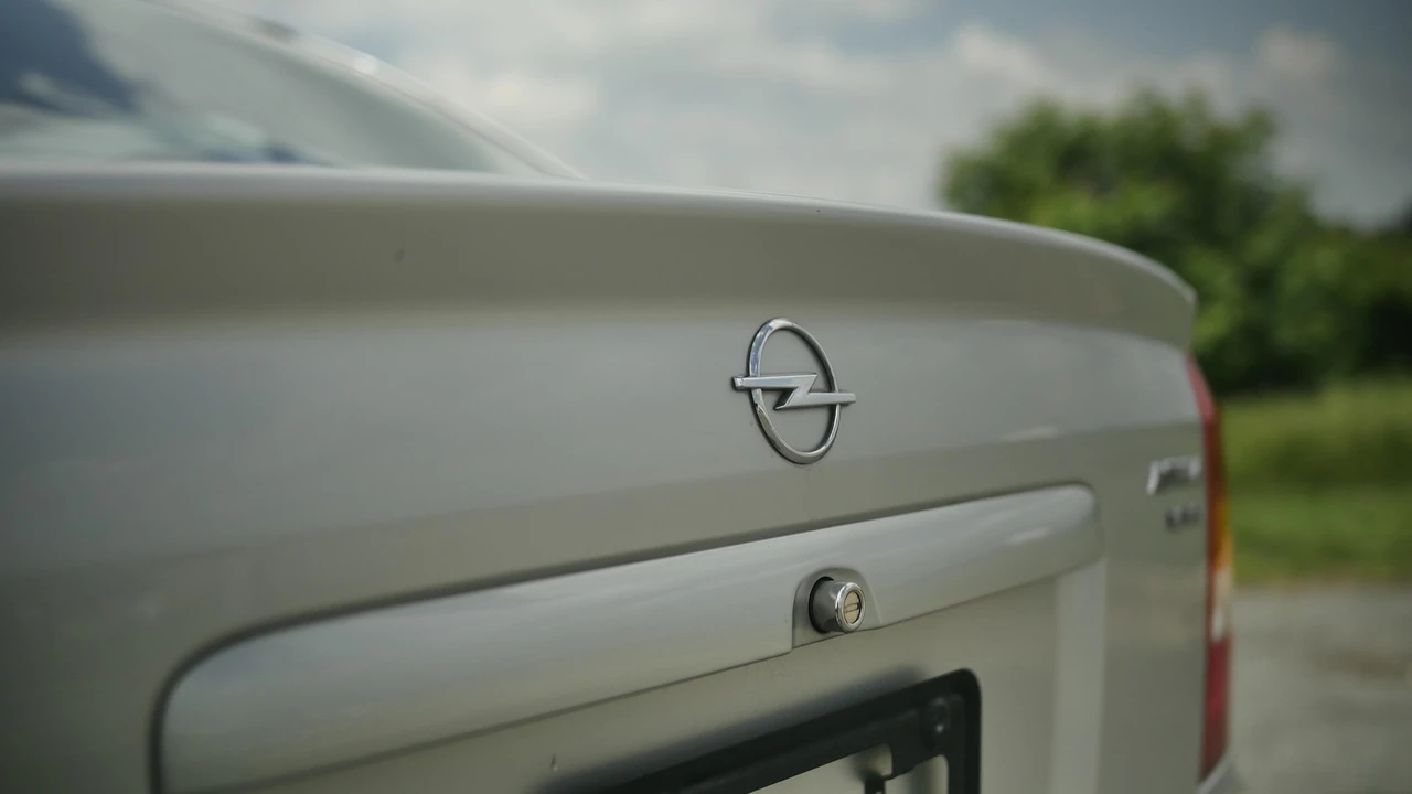 1999 Opel - Image 25 of 31