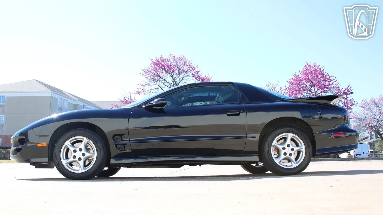 1999 Pontiac Firebird 4th Gen - Image 11 of 12