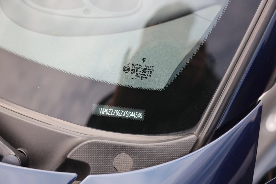 1999 Porsche 996 Carrera 4 - Image 19 of 31