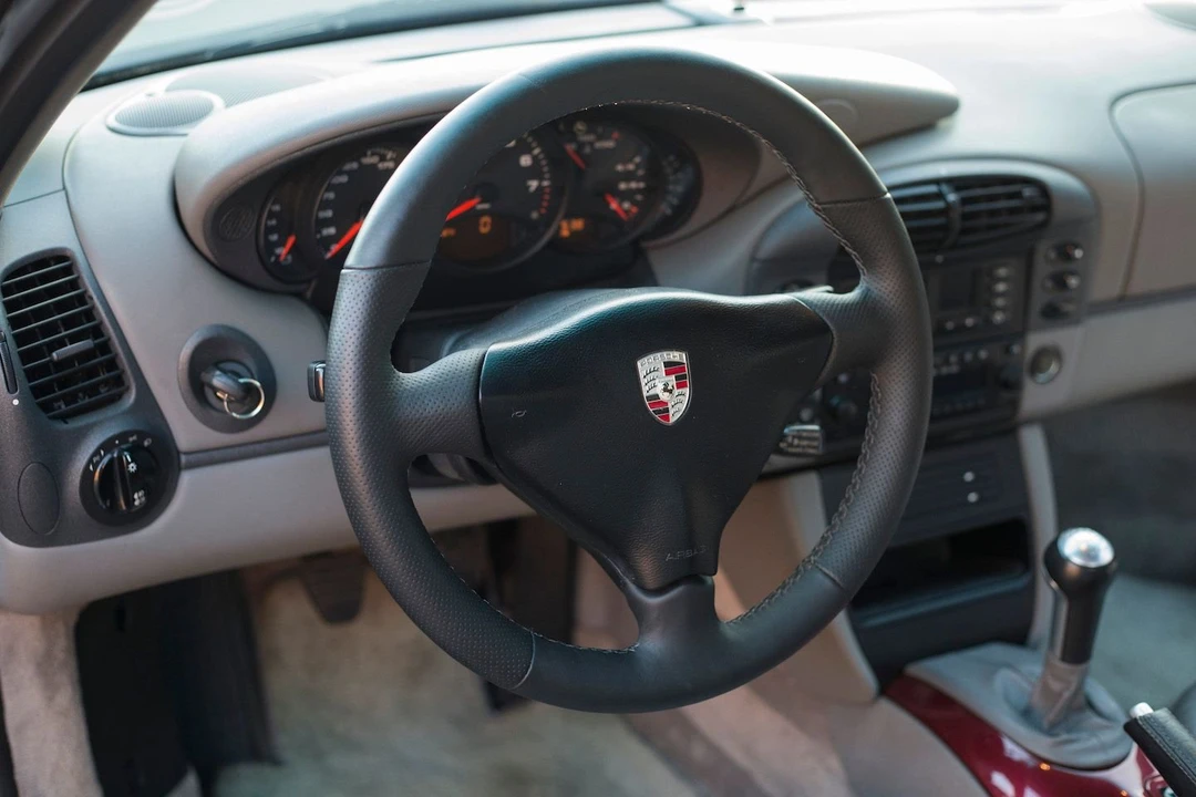 1999 Porsche 996 Carrera - Image 26 of 31