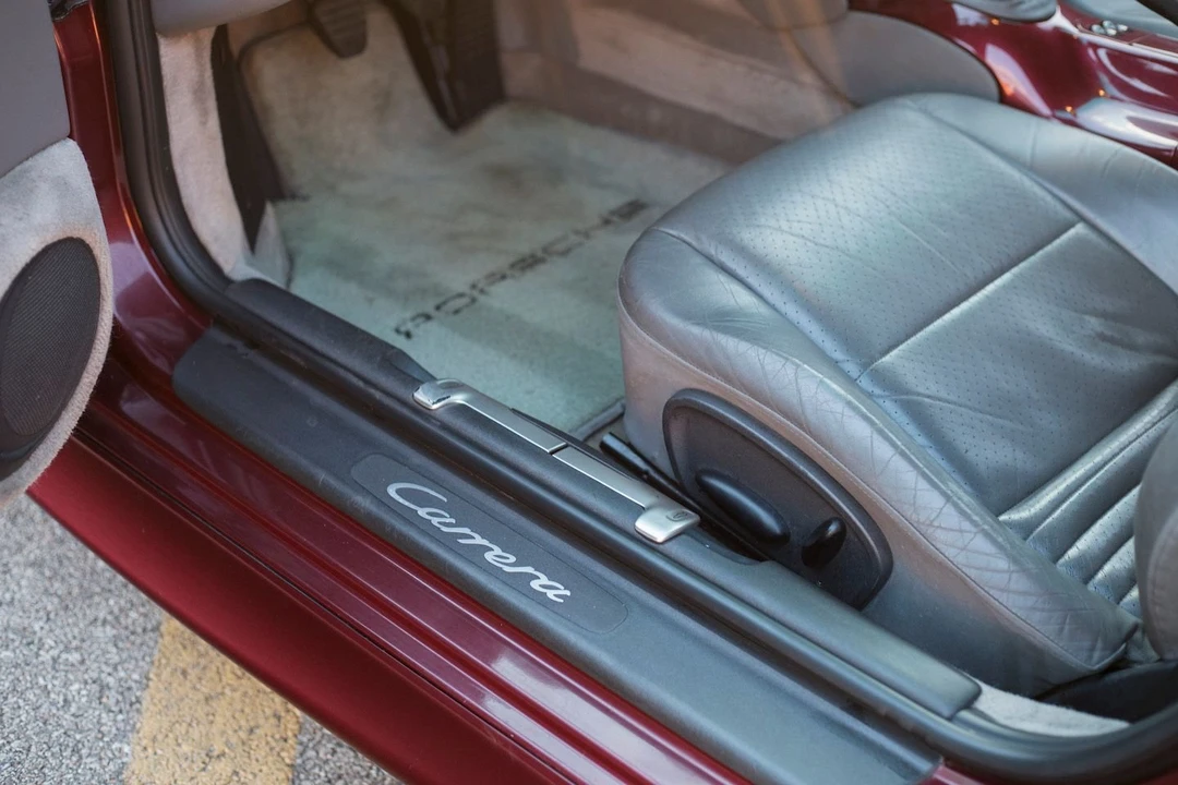 1999 Porsche 996 Carrera - Image 22 of 31