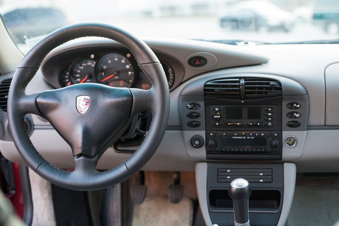 1999 Porsche 996 Carrera - Image 16 of 31