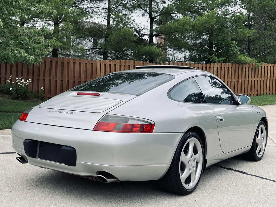 1999 Porsche 996 Carrera - Image 24 of 31