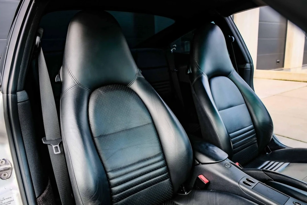1999 Porsche 996 Carrera 4 - Image 16 of 30