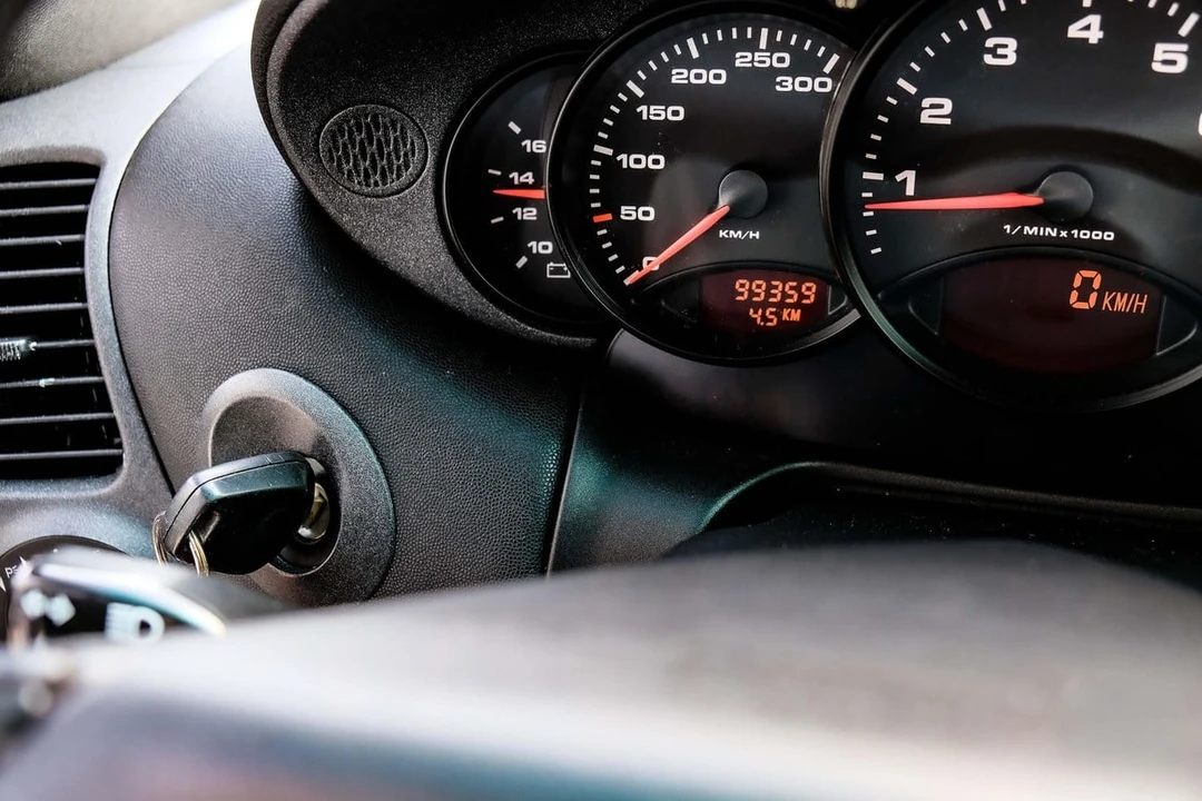 1999 Porsche 996 Carrera 4 - Image 17 of 30