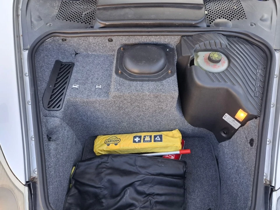 1999 Porsche 996 Carrera 4 - Image 27 of 30