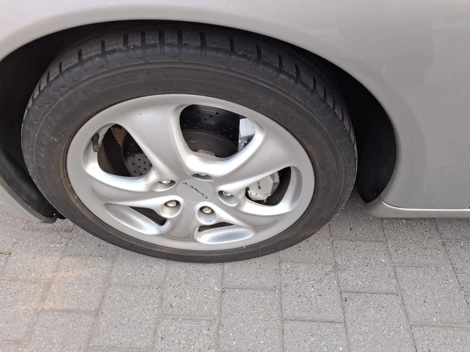 1999 Porsche 996 Carrera 4 - Image 10 of 30