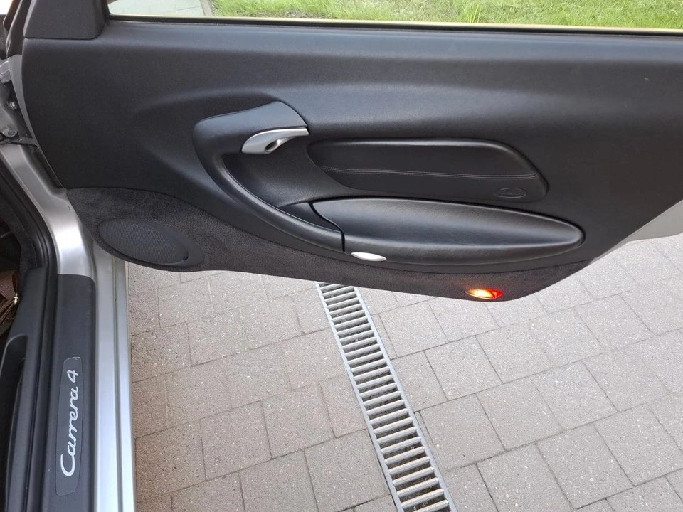 1999 Porsche 996 Carrera 4 - Image 12 of 30