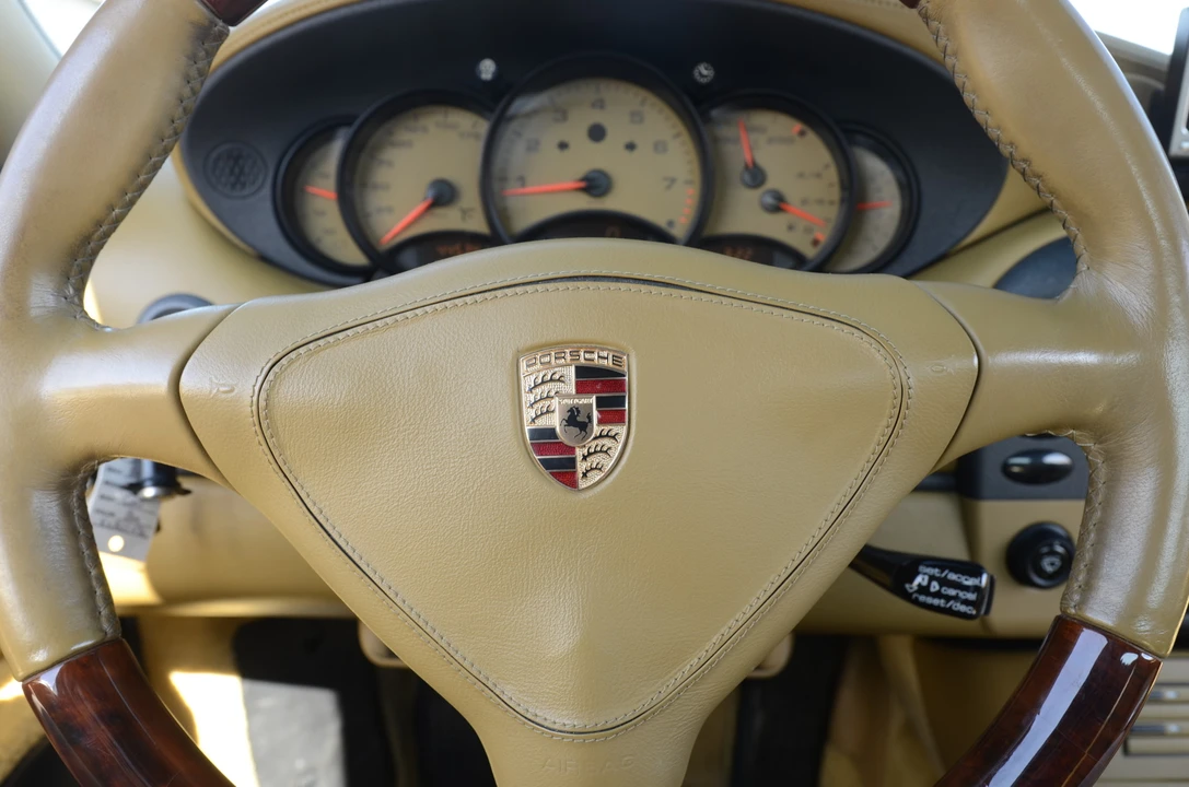 1999 Porsche 996 Carrera - Image 28 of 31