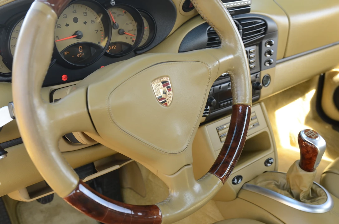 1999 Porsche 996 Carrera - Image 27 of 31