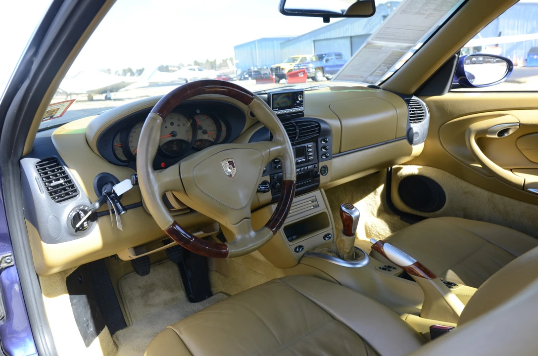 1999 Porsche 996 Carrera - Image 25 of 31