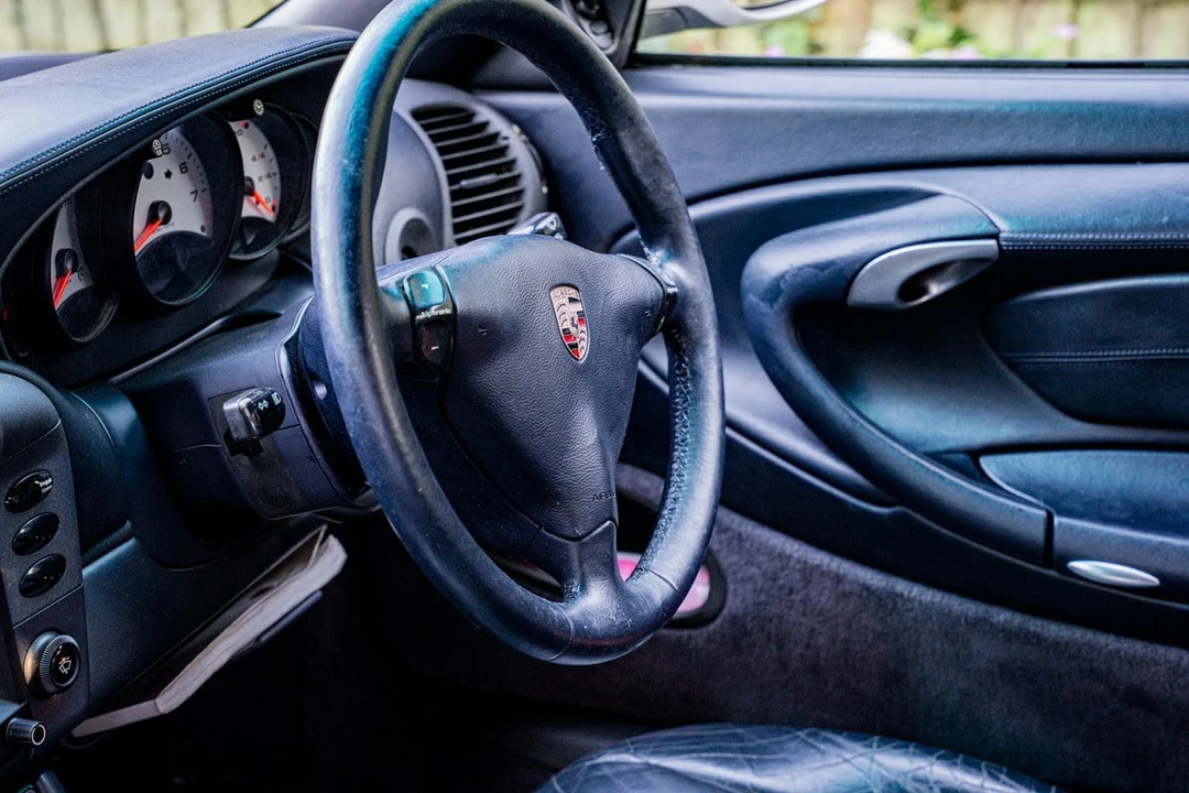 1999 Porsche 996 Carrera 4 - Image 23 of 30