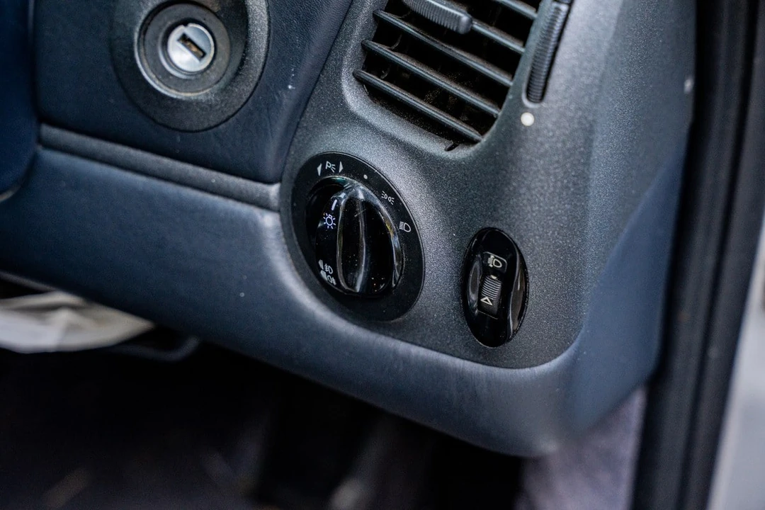 1999 Porsche 996 Carrera 4 - Image 26 of 30