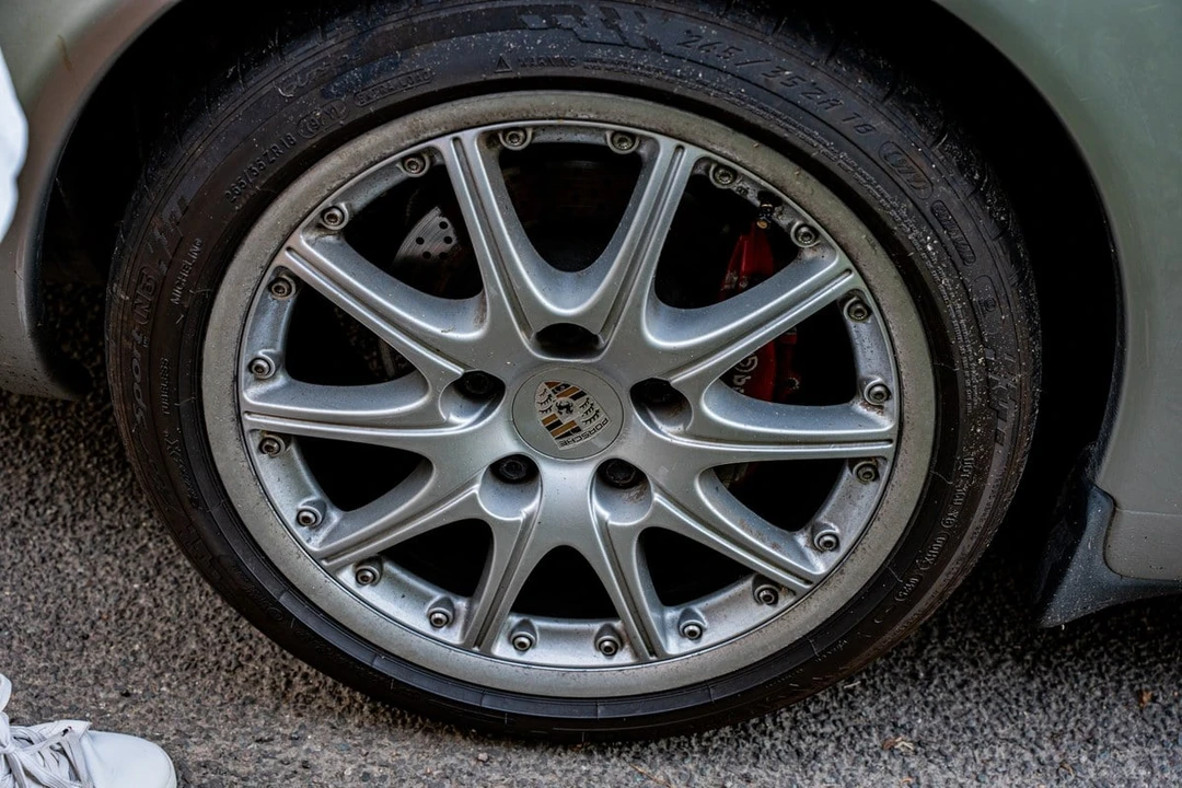 1999 Porsche 996 Carrera 4 - Image 21 of 30