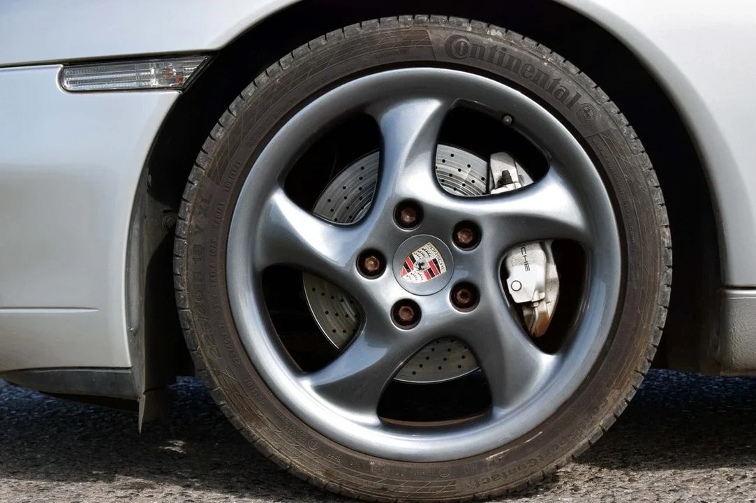 1999 Porsche 996 Carrera 4 - Image 27 of 30